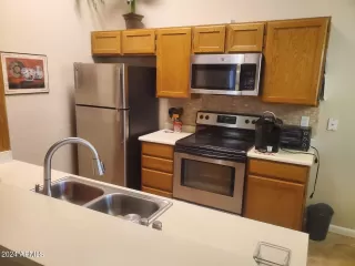 Photo #5: 6669616 Listing