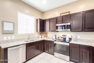 Photo #5: 6670328 Listing