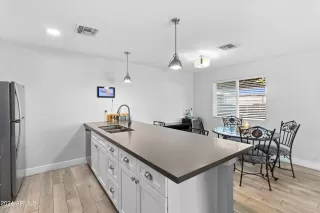 Photo #6: 6670379 Listing 