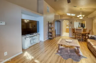 Photo #5: 6670597 Listing