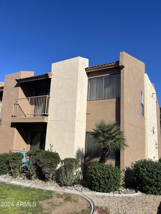 MLS: 6670876 Condo For Sale