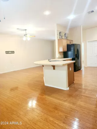 Photo #4: 6671951 Listing