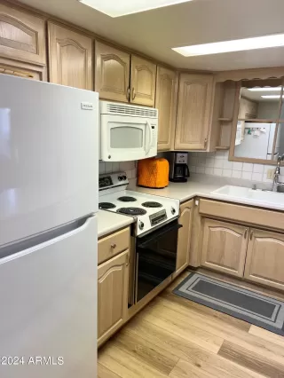 Photo #5: 6672517 Listing