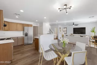 Photo #5: 6672644 Listing