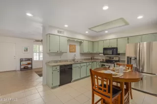 Photo #5: 6672953 Listing 