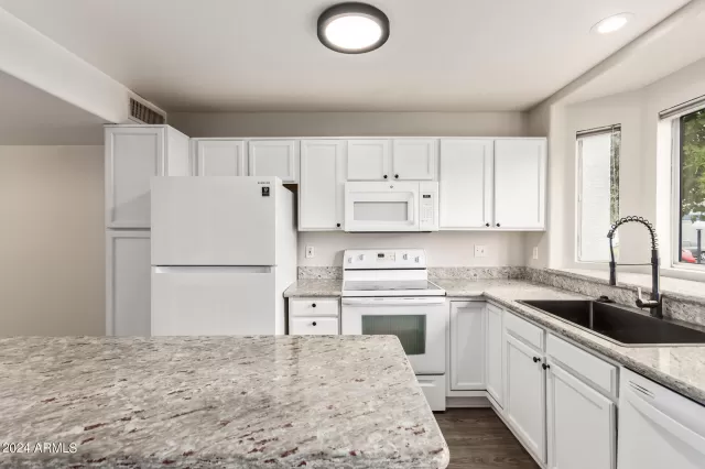 MLS: 6673249 Condo For Sale