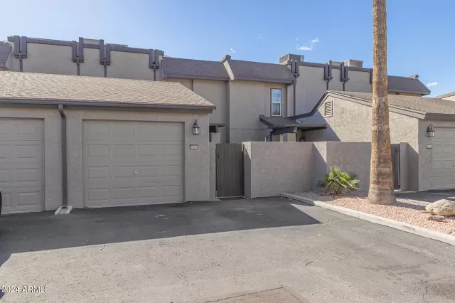 MLS: 6673462 Condo For Sale