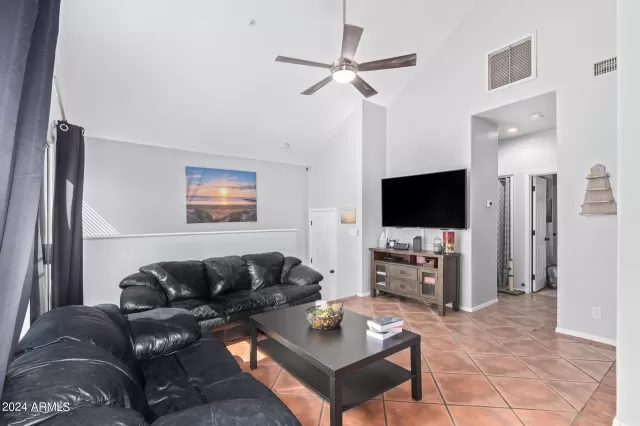 MLS: 6673918 Condo For Sale