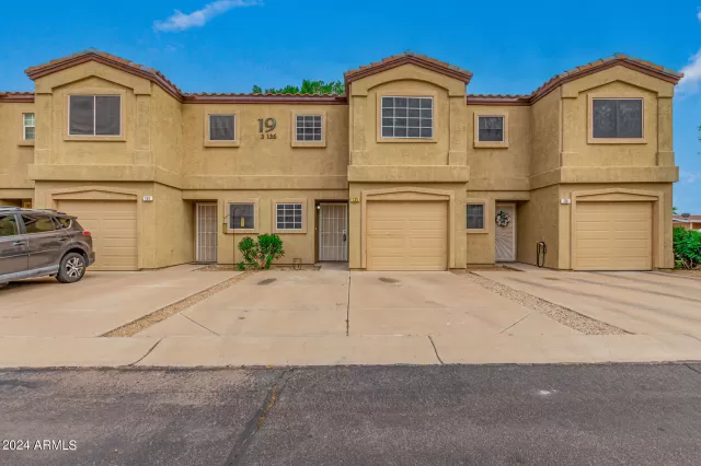 MLS: 6674358 Condo For Sale