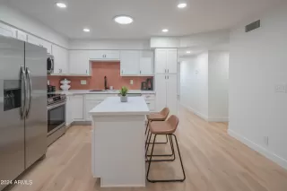 Photo #2: 6674886 Listing 