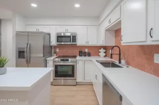 Photo #3: 6674886 Listing 