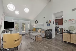 Photo #4: 6675262 Listing