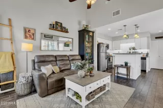 Photo #5: 6675583 Listing