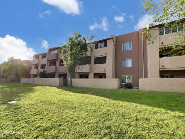 MLS: 6675971 Condo For Sale