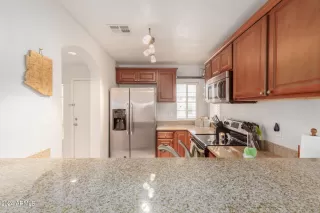 Photo #2: 6676036 Listing