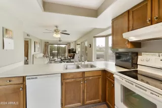 Photo #5: 6676338 Listing