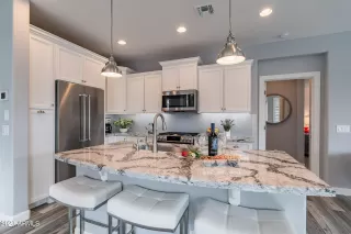 Photo #1: 6676359 Listing