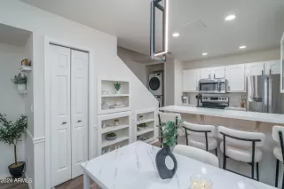 Photo #5: 6676649 Listing