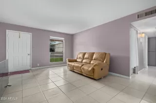 Photo #3: 6676806 Listing