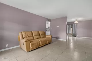 Photo #6: 6676806 Listing