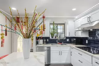 Photo #1: 6676900 Listing