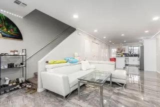 Photo #4: 6676900 Listing