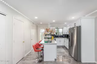 Photo #5: 6676900 Listing