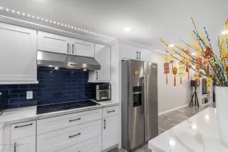 Photo #6: 6676900 Listing