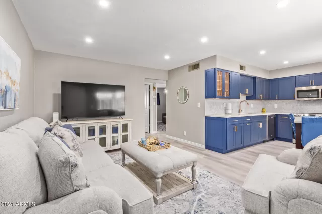 MLS: 6676908 Condo For Sale