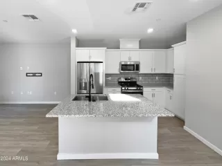 Photo #5: 6676968 Listing