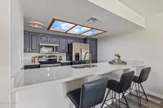 Photo #5: 6677122 Listing