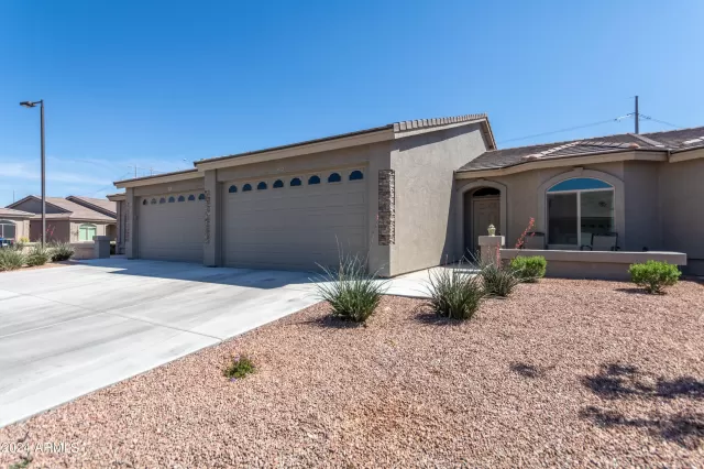 MLS: 6677283 Condo For Sale