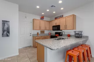 Photo #5: 6677283 Listing