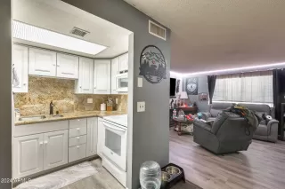 Photo #5: 6677409 Listing 