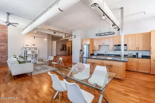 Photo #5: 6678002 Listing