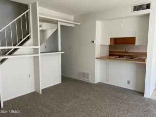 Photo #5: 6678538 Listing