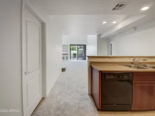 Photo #6: 6678791 Listing