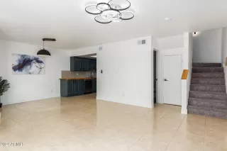 Photo #5: 6678918 Listing