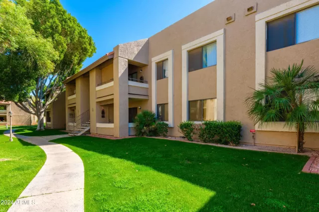 MLS: 6679093 Condo For Sale