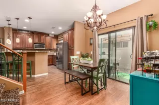 Photo #2: 6679169 Listing 