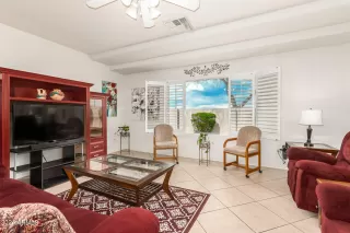 Photo #5: 6679531 Listing