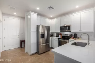 Photo #1: 6679680 Listing 