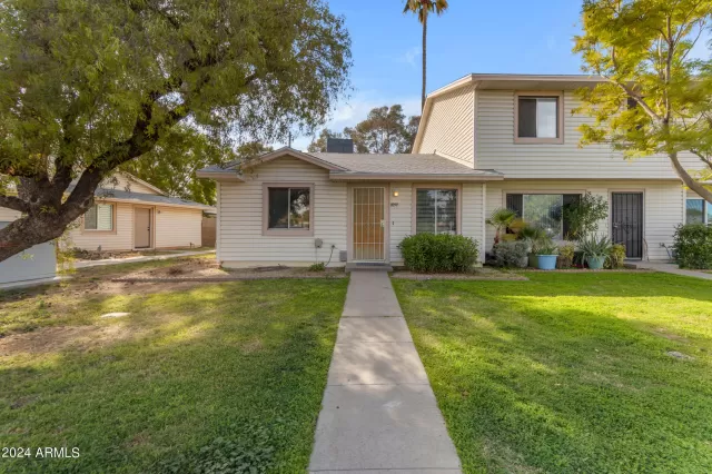 MLS: 6679704 Condo For Sale