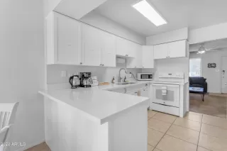 Photo #5: 6679704 Listing