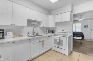 Photo #6: 6679704 Listing