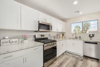 Photo #6: 6680568 Listing