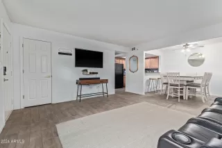 Photo #4: 6680695 Listing