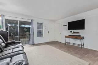 Photo #5: 6680695 Listing