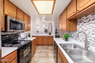 Photo #5: 6680785 Listing