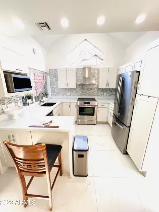 Photo #6: 6680960 Listing